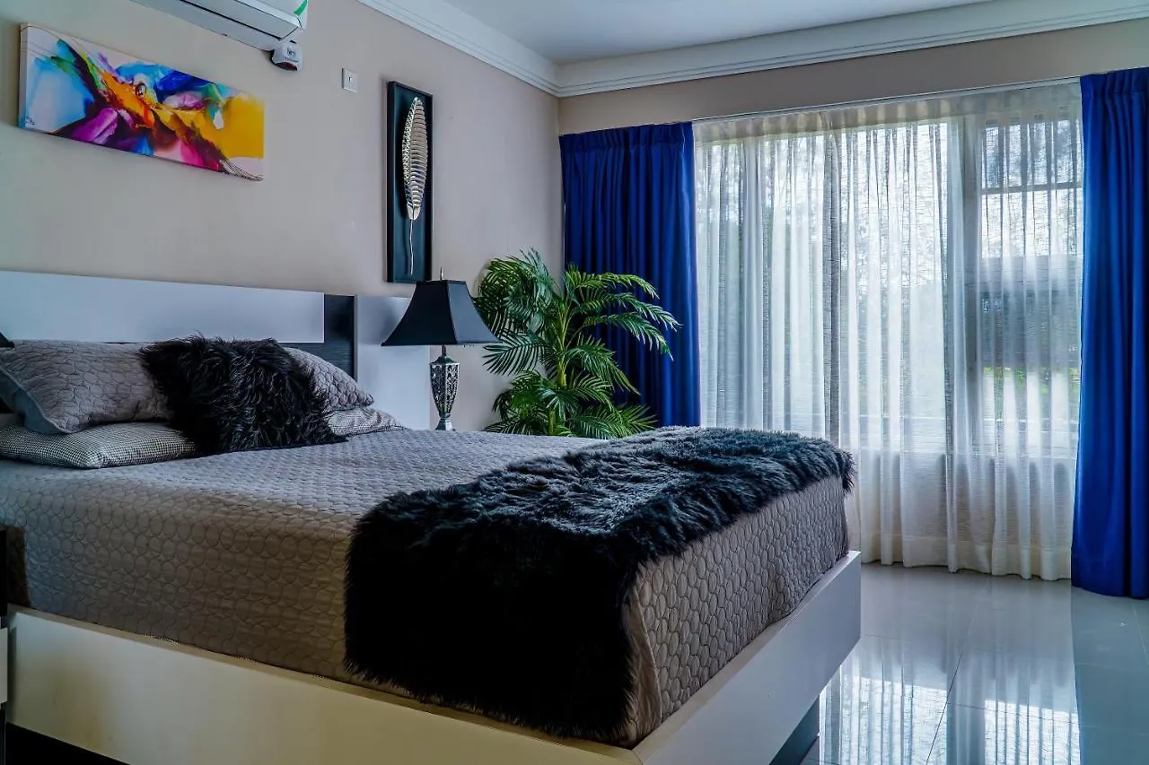 Luxury Kingston Apt - Pool & Free Parking 20 South
