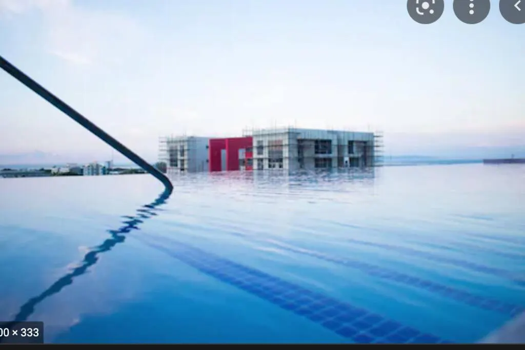 Luxury Kingston Apt - Pool & Free Parking 20 South